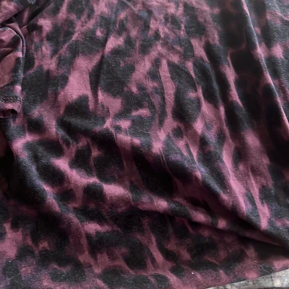 Women’s Shirt Large Purple Leopard Abstract Tier Flutter Sleeve Stretch Lightwt - Picture 2 of 5